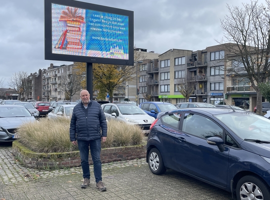 Raadslid Ronny Carmans op de Vismarkt, één van de sites van het masterplan